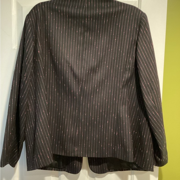 Blazer - Picture 4 of 6